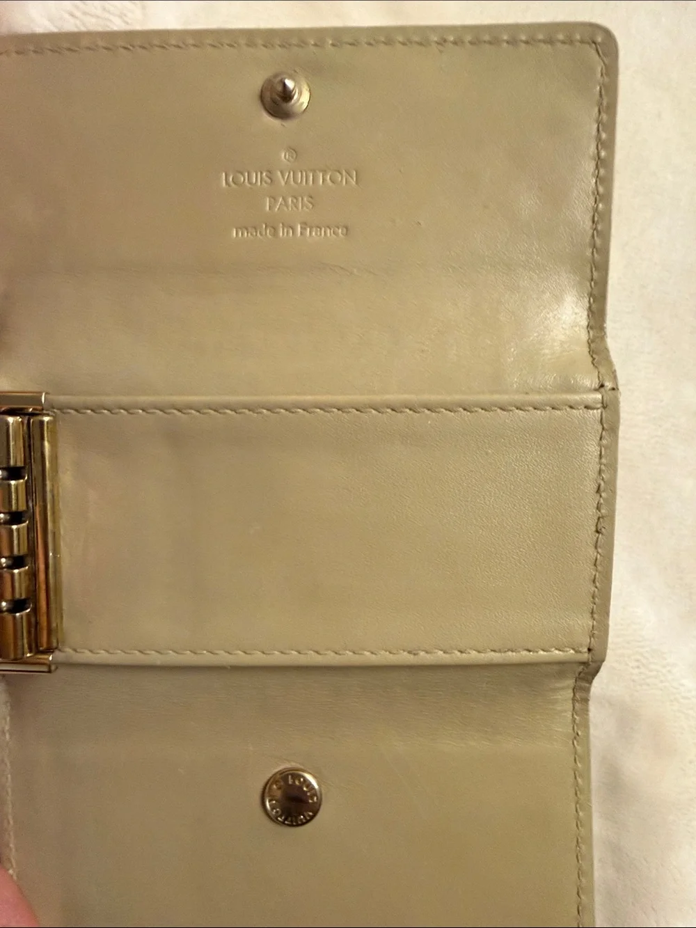 Louis Vuitton Cream Vernis Embossed Monogram Key Holder